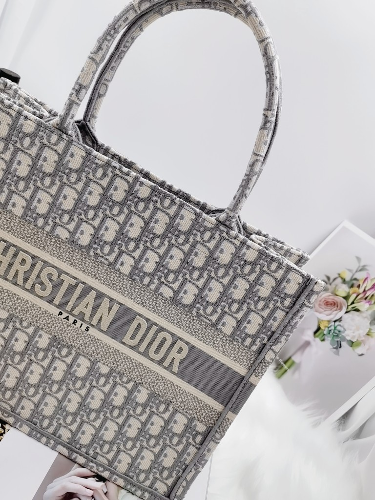 D*or book tote-medium