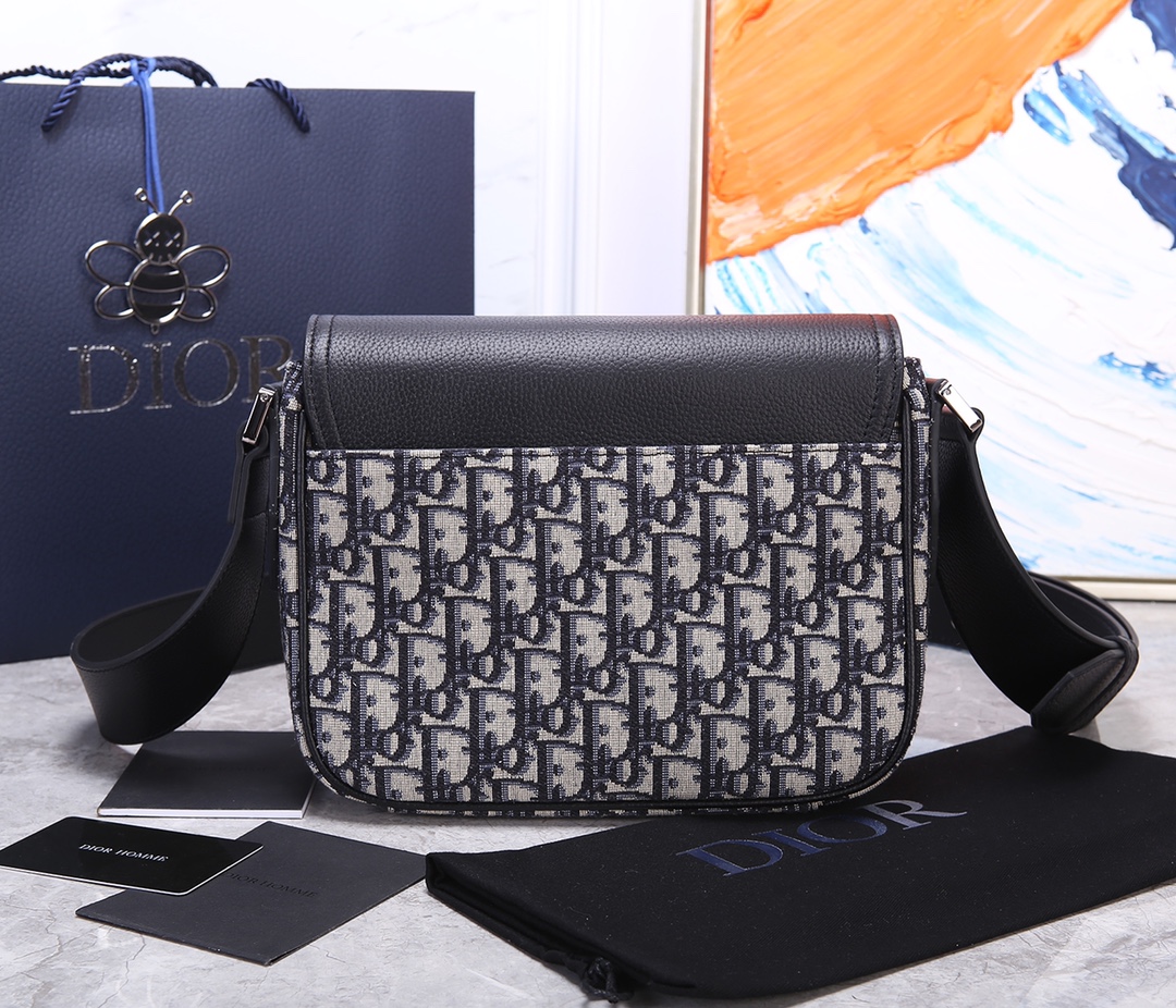D*or saddle messenger bag