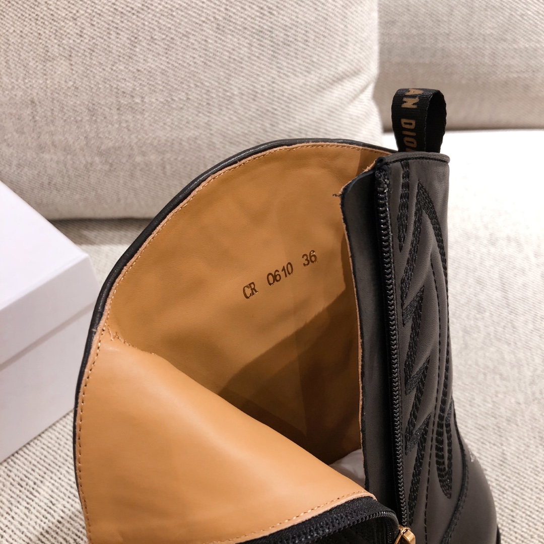D*or boots 22