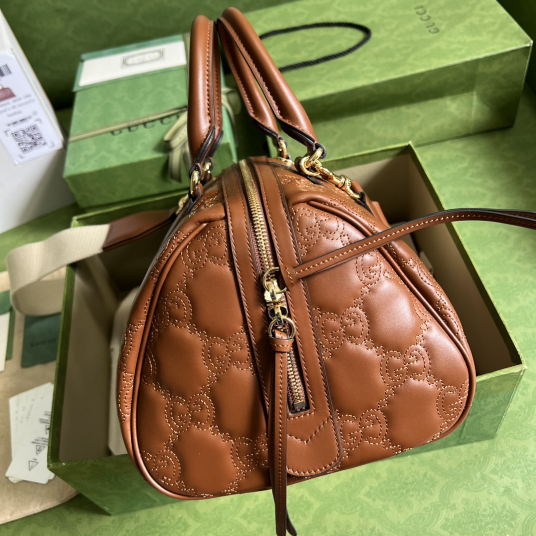 GG Matelassé leather medium bag