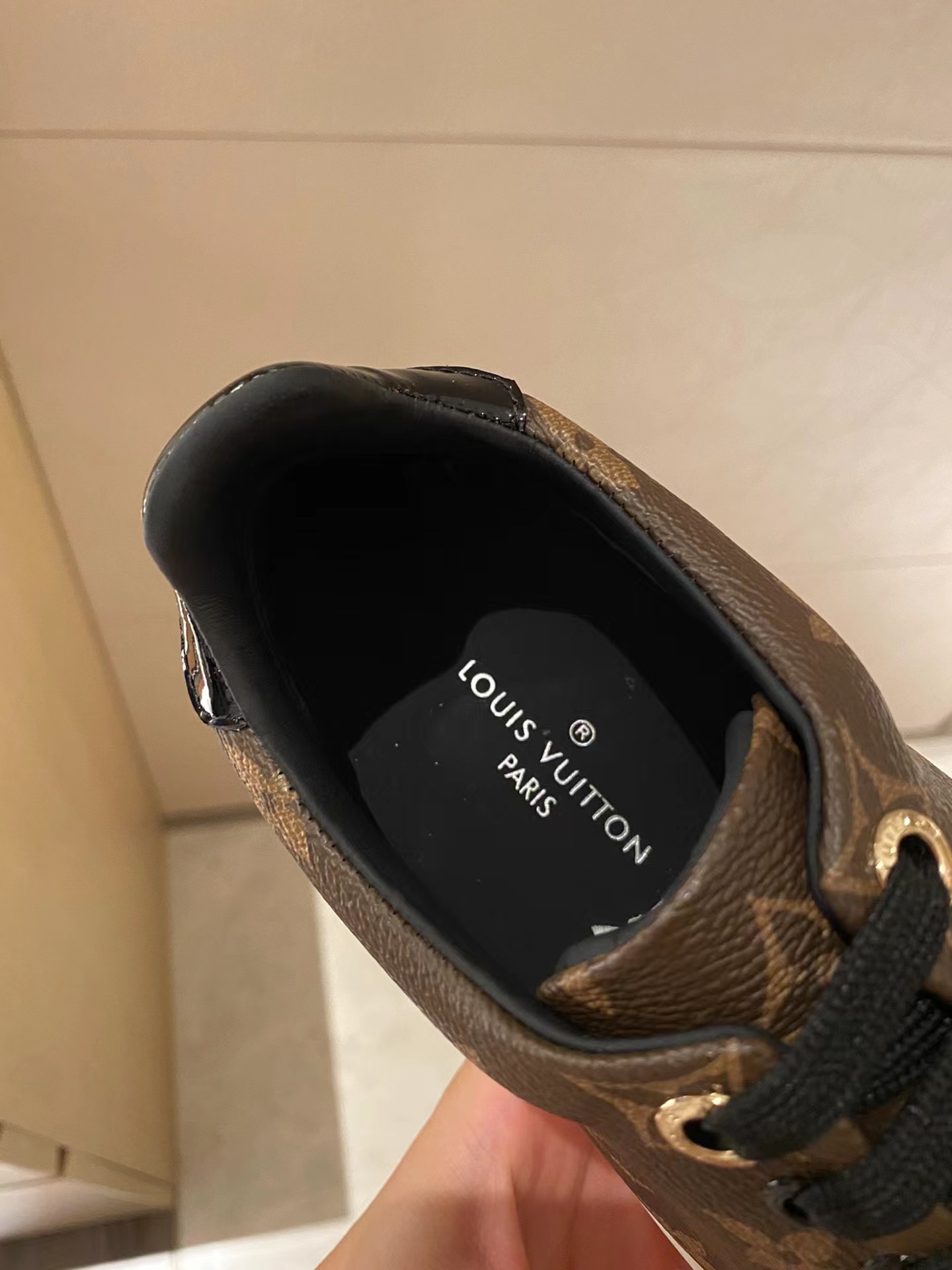 l**is V*t*n wmns frontrow monogram sports shoes